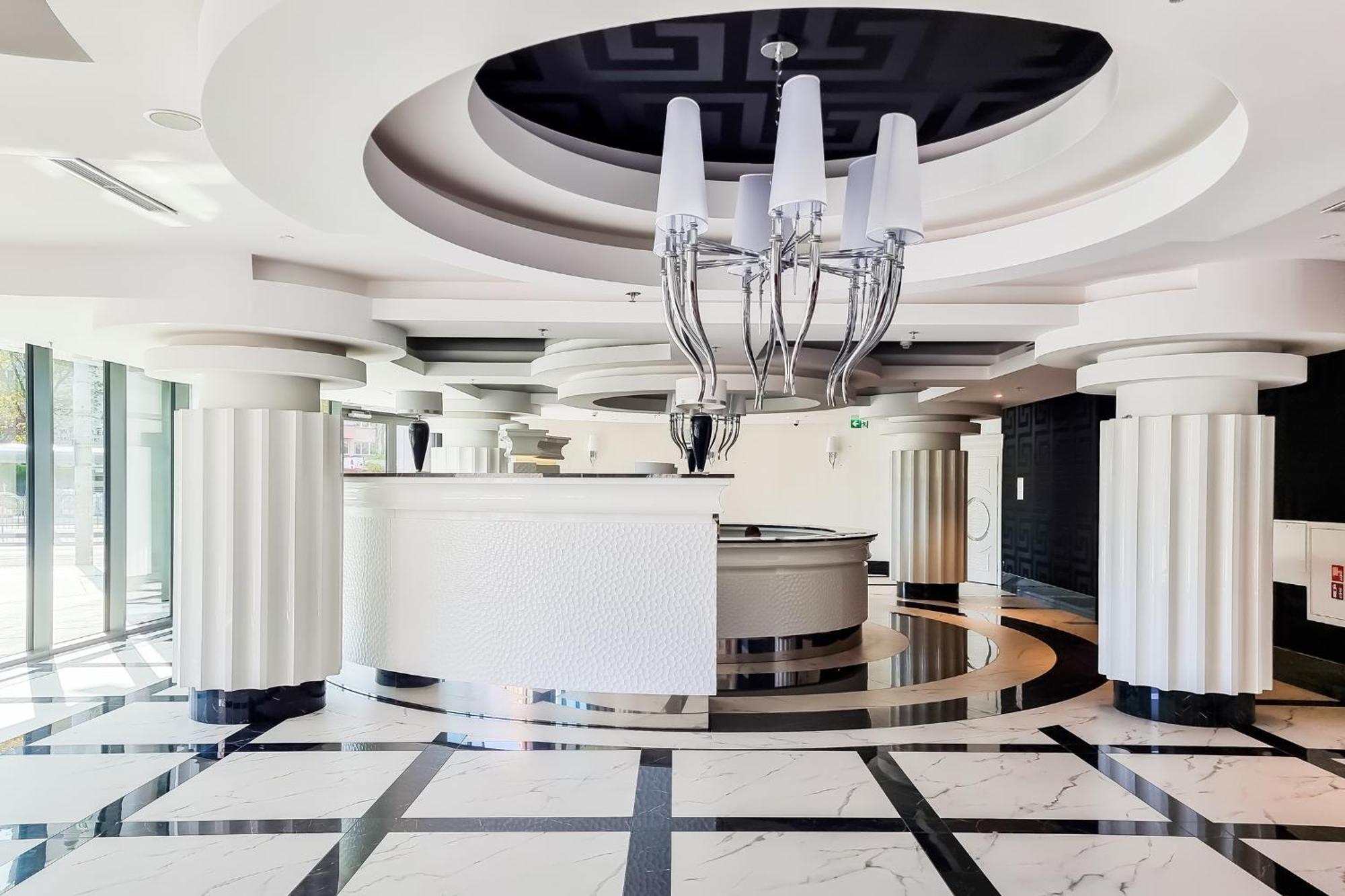 Hanza Tower No. 524 - Swimming Pool, Jacuzzi, Balcony