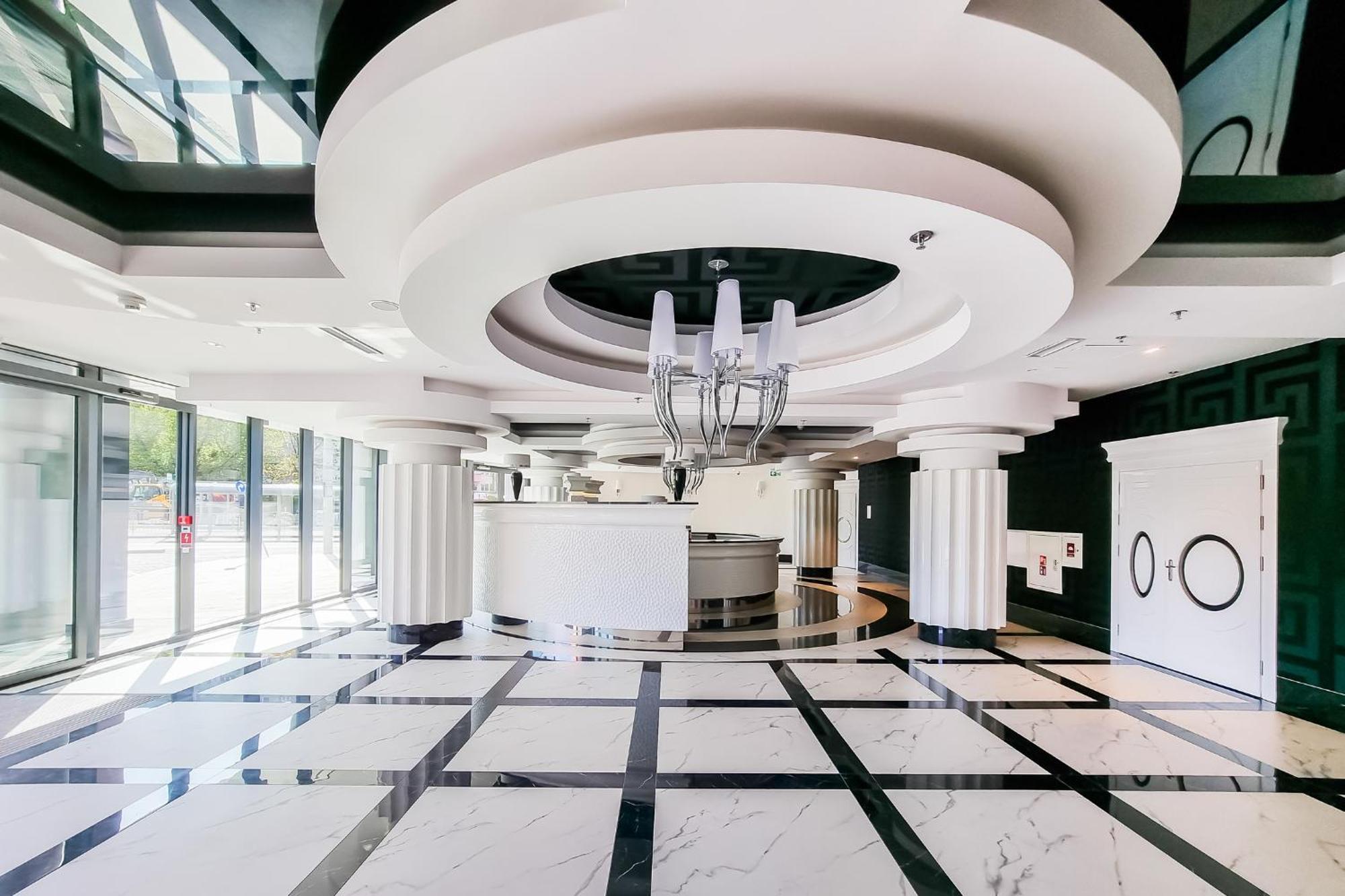 Hanza Tower No. 524 - Swimming Pool, Jacuzzi, Balcony