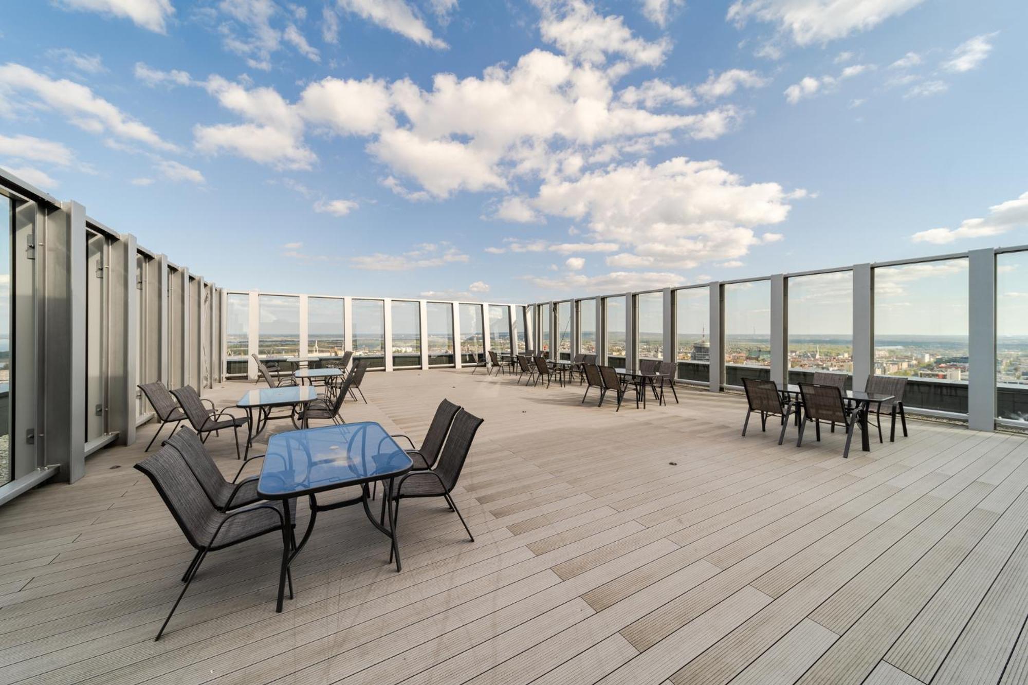 Hanza Tower No. 524 - Swimming Pool, Jacuzzi, Balcony *