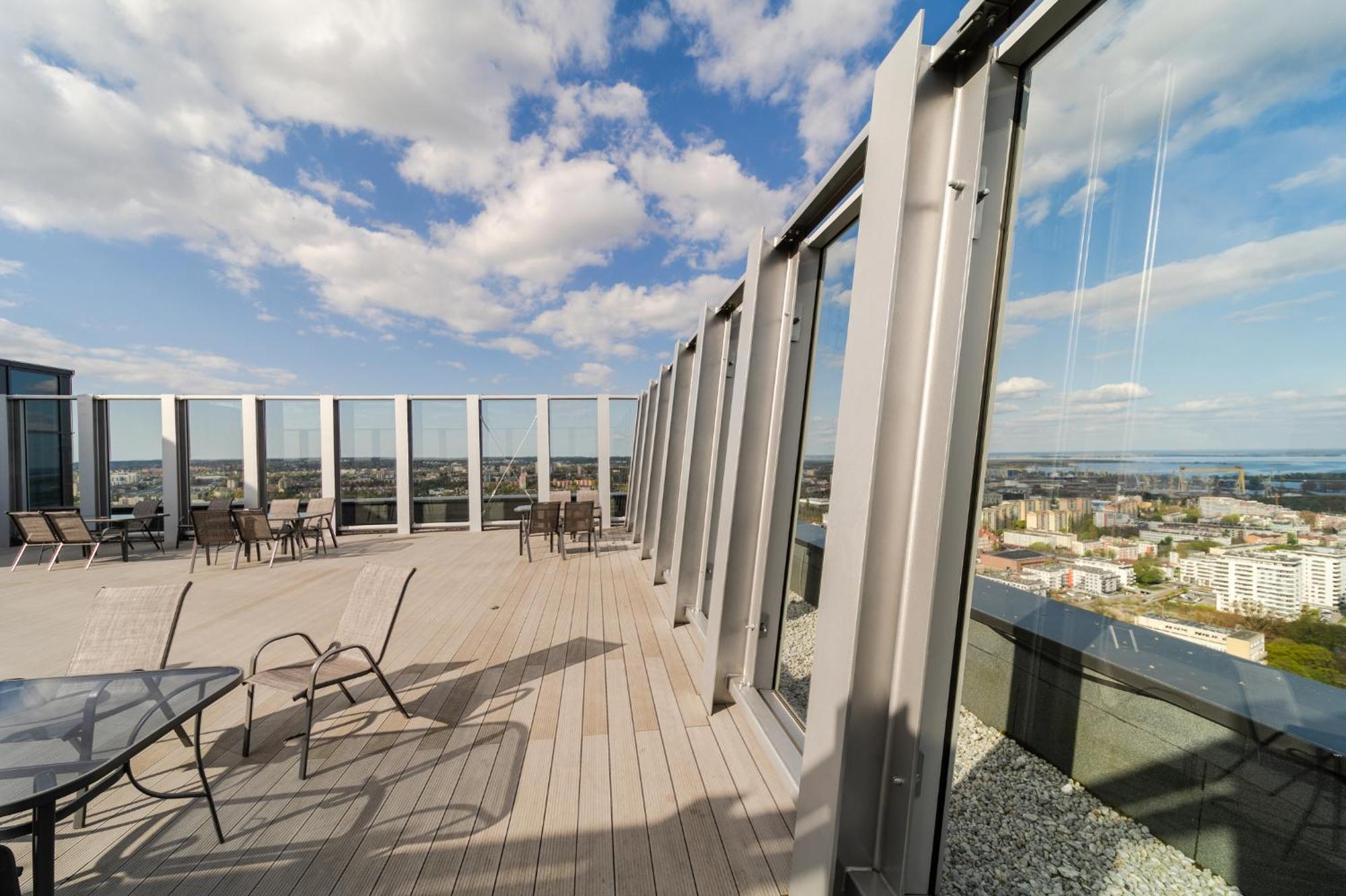 Hanza Tower No. 524 - Swimming Pool, Jacuzzi, Balcony Apartment