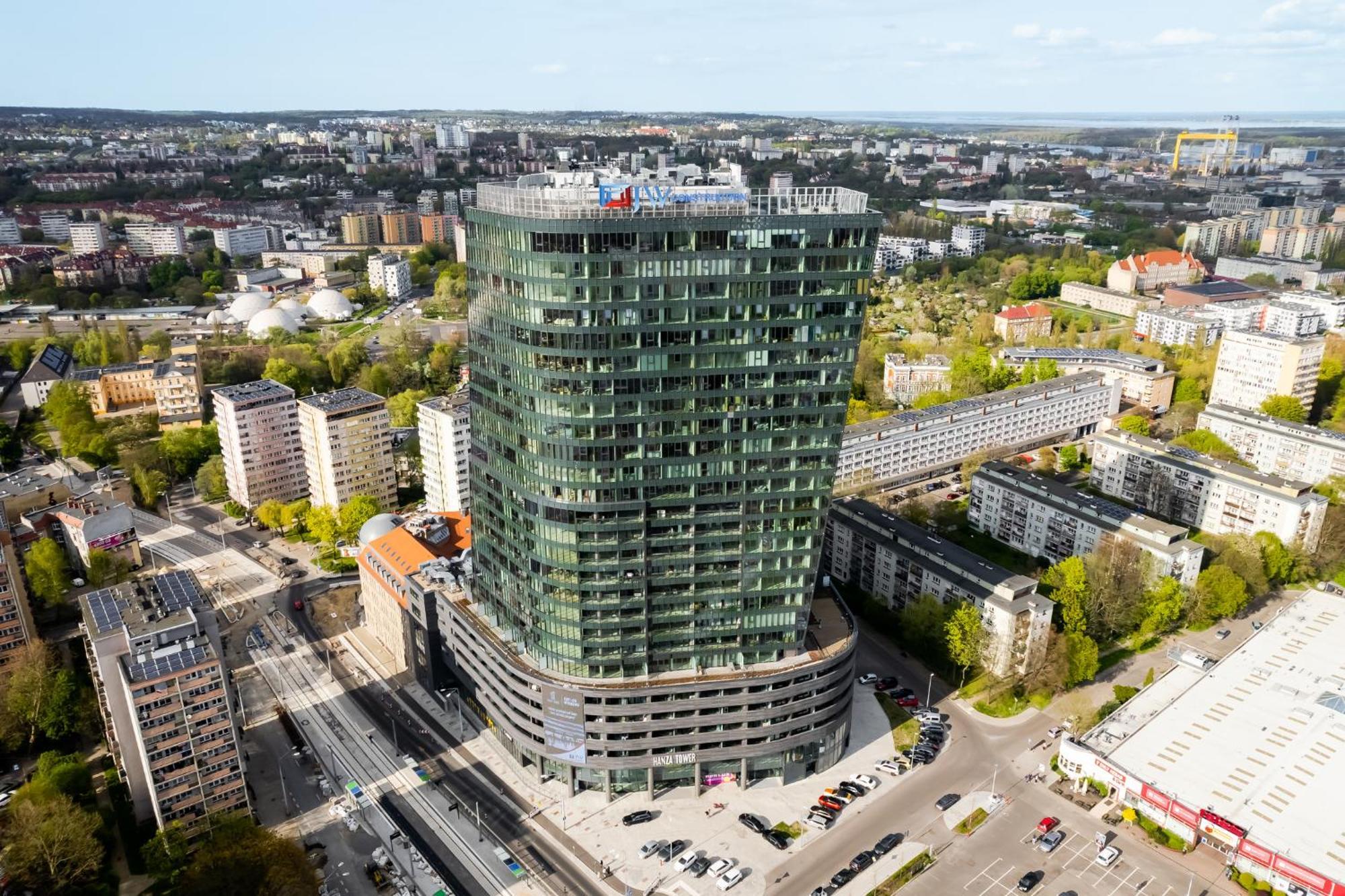 Hanza Tower No. 524 - Swimming Pool, Jacuzzi, Balcony